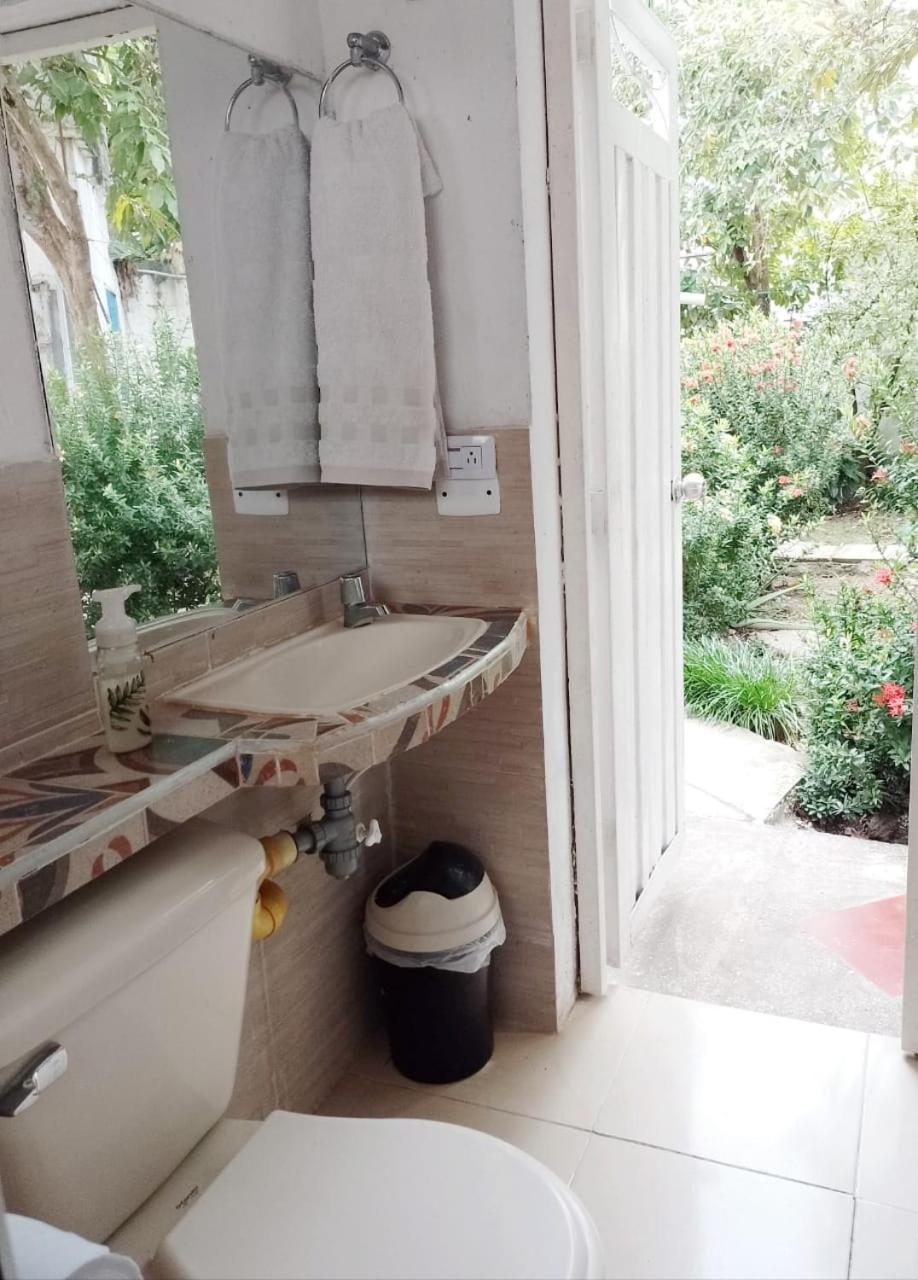Hostal Corales Толу Экстерьер фото