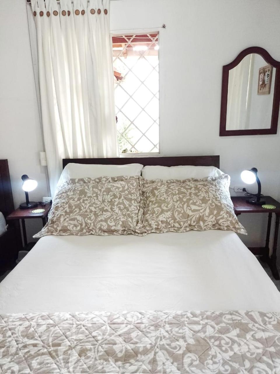 Hostal Corales Толу Экстерьер фото