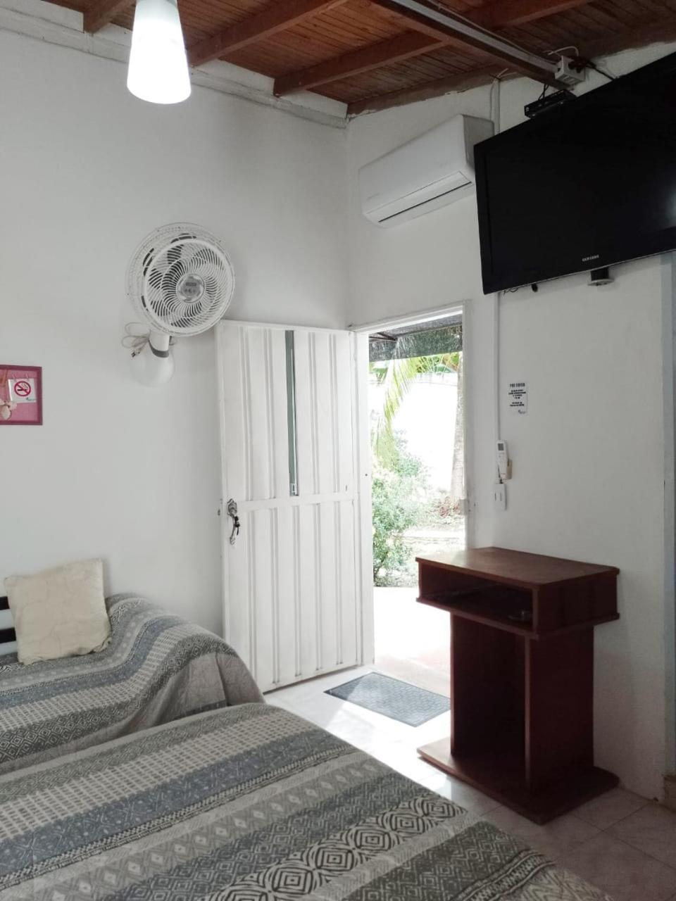 Hostal Corales Толу Экстерьер фото
