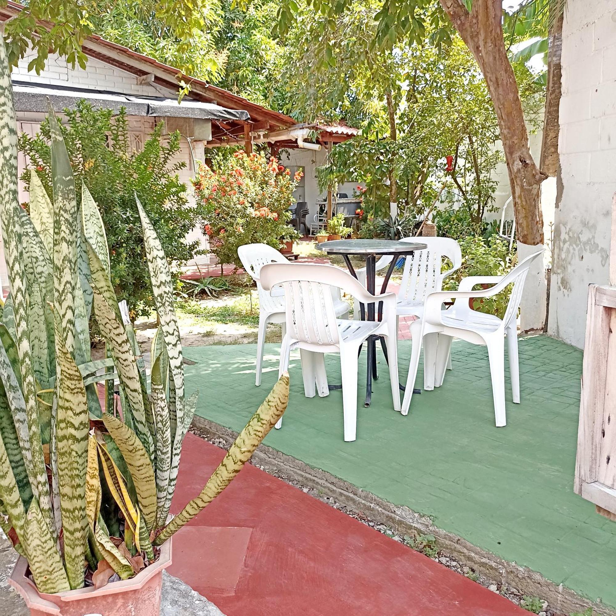 Hostal Corales Толу Экстерьер фото
