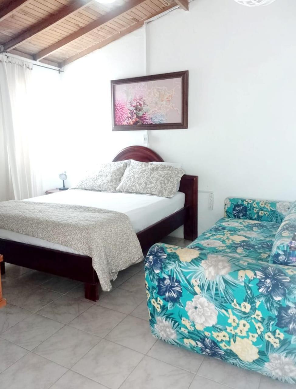 Hostal Corales Толу Экстерьер фото