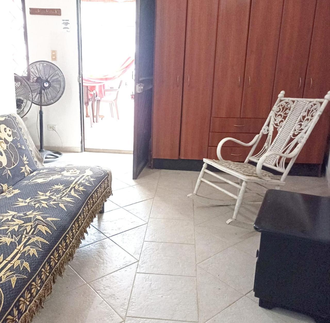 Hostal Corales Толу Экстерьер фото