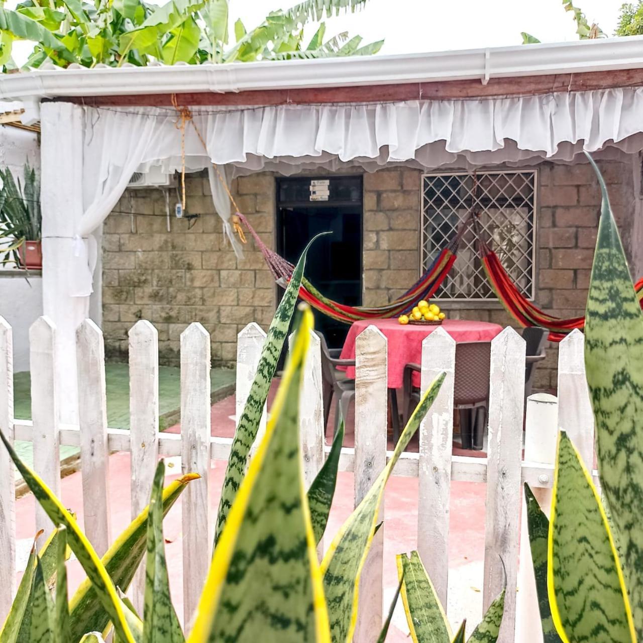 Hostal Corales Толу Экстерьер фото