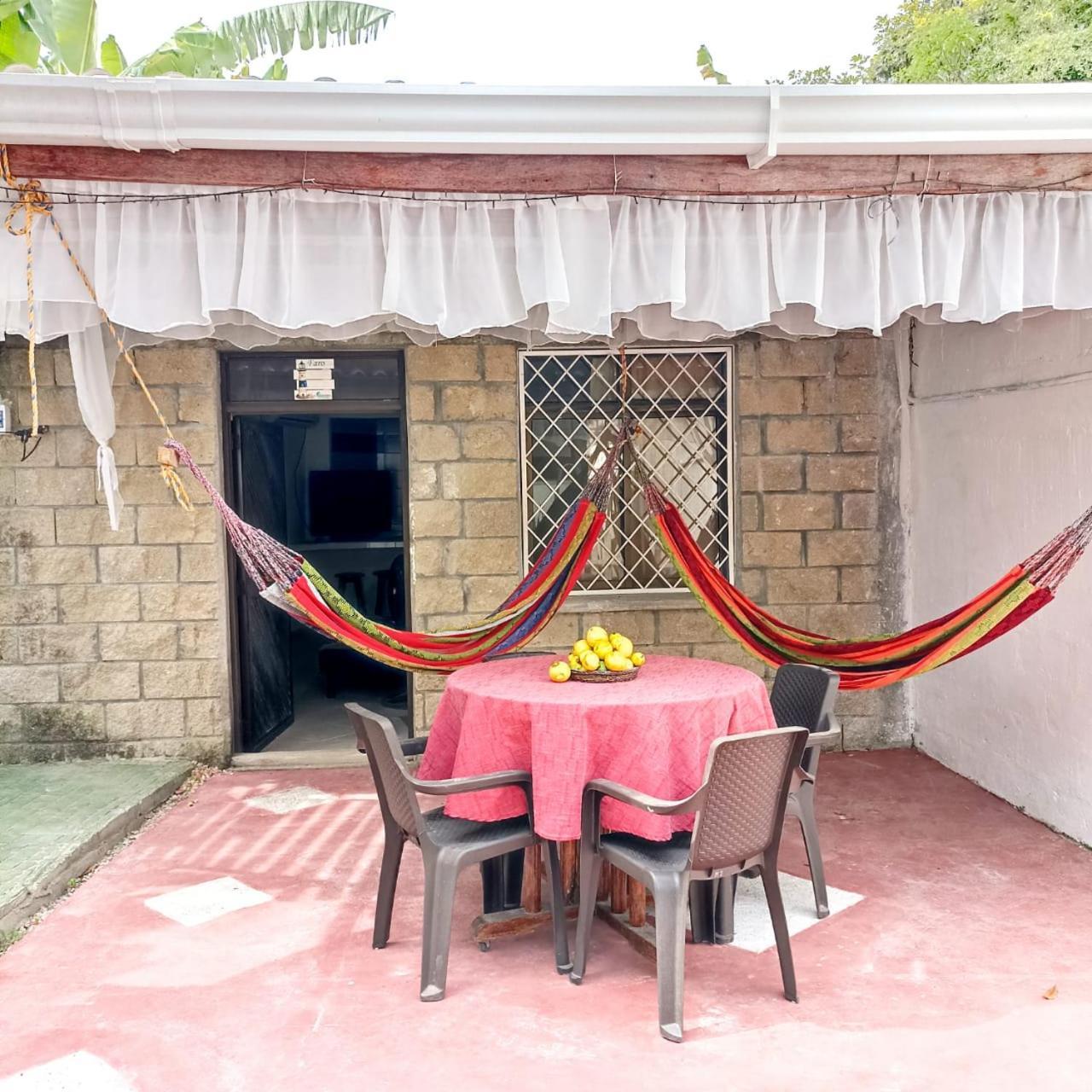 Hostal Corales Толу Экстерьер фото